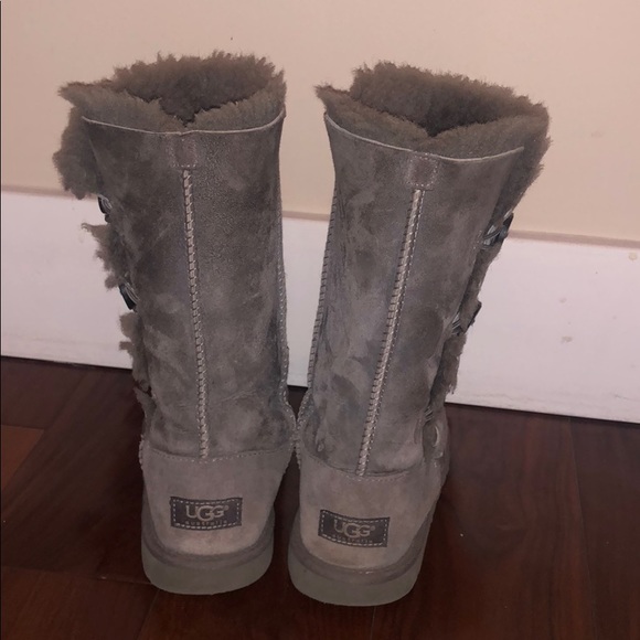 UGGS BUTTON BOOTS - Picture 2 of 4